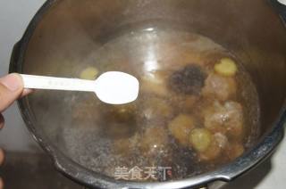 香菇排骨鲍鱼汤的做法步骤：6