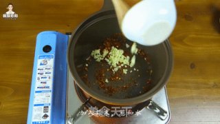 韩式辣海鲜面的做法步骤：8