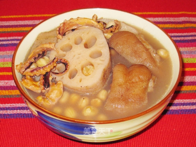 【冬季养生菜】章鱼猪手莲藕汤的做法