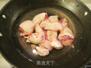 【冬季养生菜】章鱼猪手莲藕汤的做法步骤：2