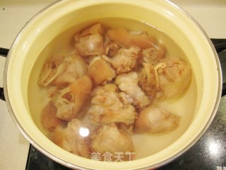 【冬季养生菜】章鱼猪手莲藕汤的做法步骤：3