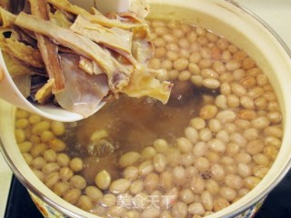 【冬季养生菜】章鱼猪手莲藕汤的做法步骤：5