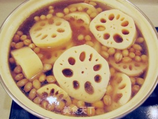 【冬季养生菜】章鱼猪手莲藕汤的做法步骤：7