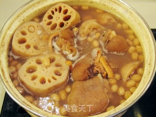 【冬季养生菜】章鱼猪手莲藕汤的做法步骤：9
