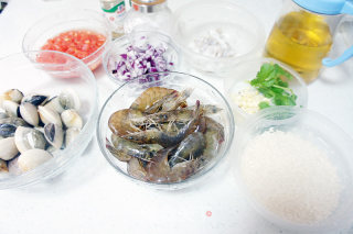家庭改良版电饭锅——西班牙海鲜饭的做法步骤：1