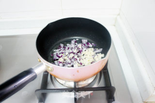 家庭改良版电饭锅——西班牙海鲜饭的做法步骤：2