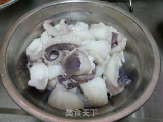 章鱼红烧肉的做法步骤：1