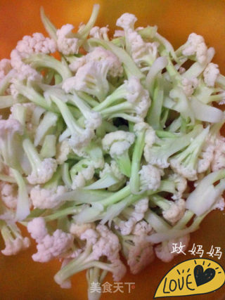 【山东】章鱼炒菜花的做法步骤：1