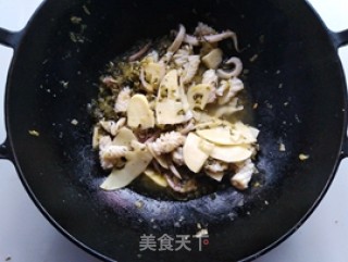 咸菜冬笋炒鱿鱼的做法步骤：9