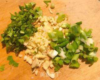 葱油鲜鱿芽菜的做法步骤：7