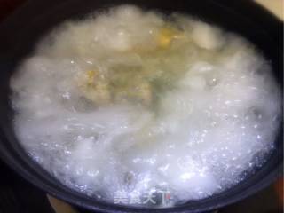 白萝卜鱿鱼汤的做法步骤：2