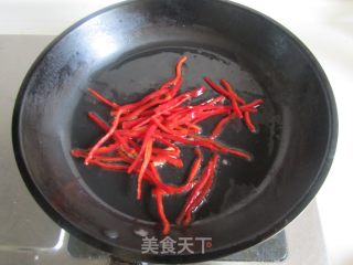 红椒韭菜鱿鱼的做法步骤：4