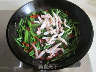 红椒韭菜鱿鱼的做法步骤：6