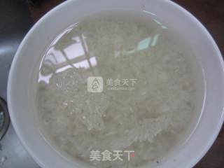 芹菜海鲜砂锅粥的做法步骤：2