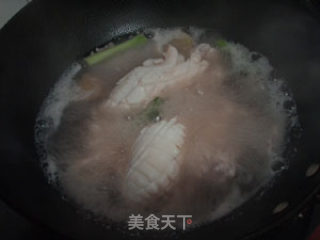 吃海鲜还是用简单的方法最好--白灼鱿鱼的做法步骤：8