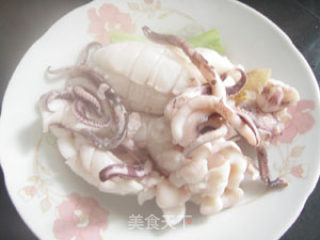 吃海鲜还是用简单的方法最好--白灼鱿鱼的做法步骤：9