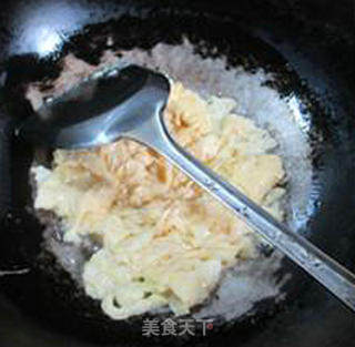 雪菜鱿鱼炒鸡蛋的做法步骤：10