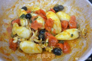 西红柿橄榄配鱿鱼的做法步骤：3