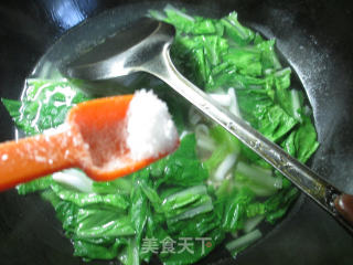 小白菜鱿鱼汤的做法步骤：6