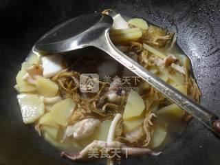笋干菜鱿鱼炒土豆的做法步骤：11