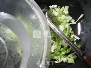 鱿鱼炒圆白菜的做法步骤：5