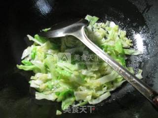 鱿鱼炒圆白菜的做法步骤：6