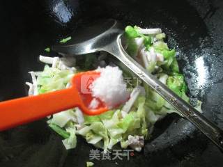 鱿鱼炒圆白菜的做法步骤：8