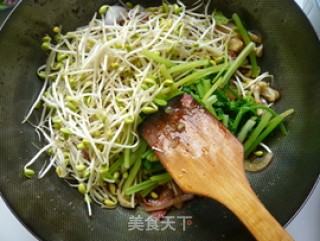 风靡街头的大锅菜——炒什锦的做法步骤：7