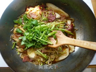 风靡街头的大锅菜——炒什锦的做法步骤：8
