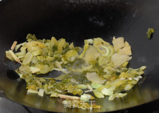 酸菜海鲜锅的做法步骤：2