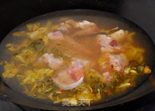 酸菜海鲜锅的做法步骤：4