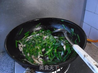 鱿鱼条炒韭菜的做法步骤：8