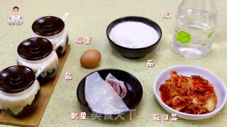 韩式鱿鱼泡菜饼的做法步骤：1