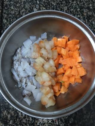 炒海鲜味地瓜粉的做法步骤：1