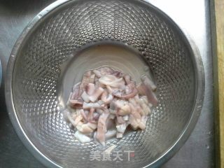 蒜苔鱿鱼的做法步骤：2
