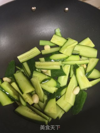 扇贝炒黄瓜的做法步骤：2