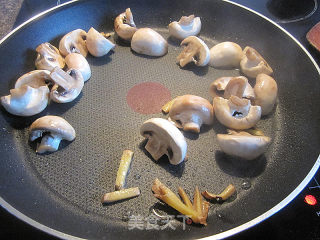 姜葱扇贝蘑菇的做法步骤：7
