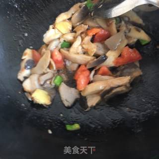 蘑菇炒扇贝丁的做法步骤：4