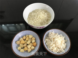 干贝虾皮胚芽米粥的做法步骤：1