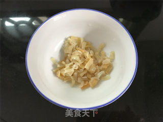干贝虾皮胚芽米粥的做法步骤：2