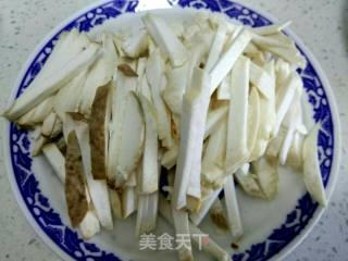 干贝芹菜杏鲍菇的做法步骤：2