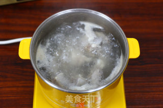 广东老火靓汤-虫草花干贝玉米汤的做法步骤：3
