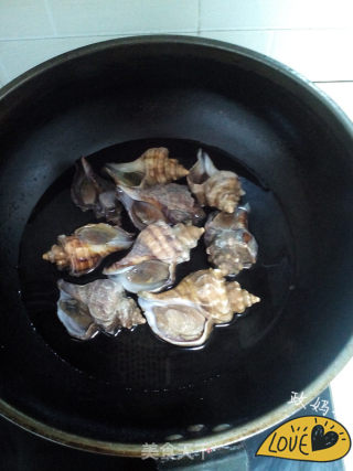 黄瓜拌海螺的做法步骤：1