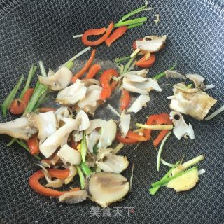 “面条”爆炒海螺片拌面的做法步骤：18
