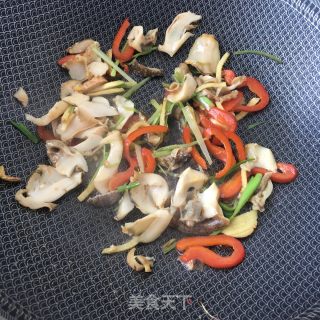 “面条”爆炒海螺片拌面的做法步骤：19