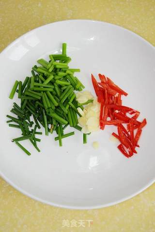 【韭菜苔炒螺片】--家常味道的海鲜小炒的做法步骤：4