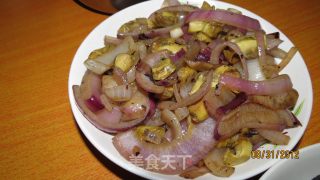 海螺肉炒洋葱的做法步骤：4