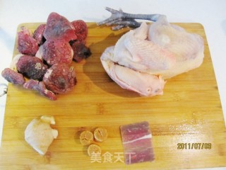 【闽菜】红菇土鸡汤的做法步骤：1