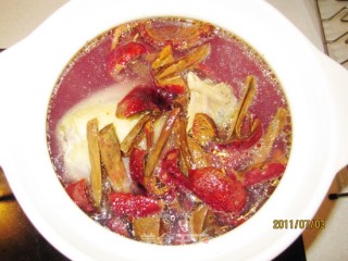 【闽菜】红菇土鸡汤的做法步骤：5