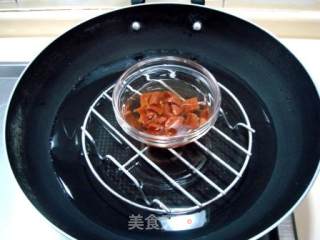 家庭精致小炒“干贝松炒盖菜梗”的做法步骤：3